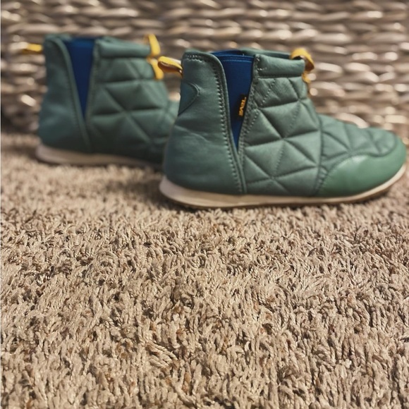 Teva Ember Mid Helix Green Quilted Shoe 🌈🛸 - Picture 9 of 11